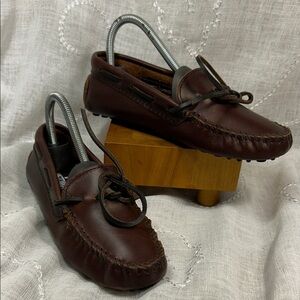 NWOT Minnetonka leather moccasins shoes almost NEW zip